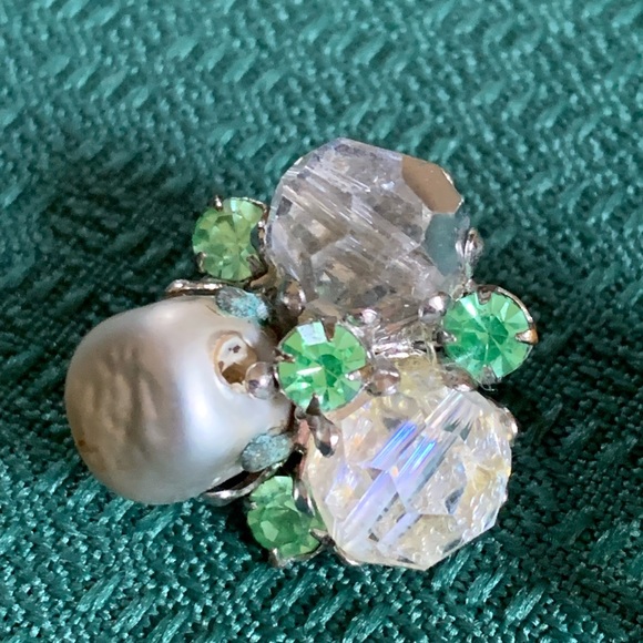 Vintage Vogue 1950s Cluster Earrings Clip On Green Rhinestone with Crystal Beads - Picture 3 of 9